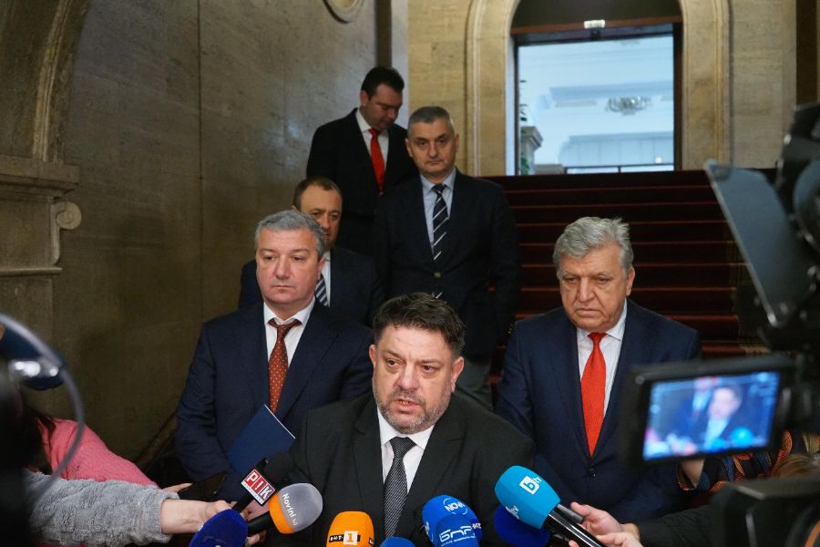 <p>След края на консултациите: БСП - обществото има нужда от редовен бюджет</p>