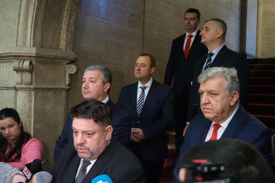 <p>След края на консултациите: БСП - обществото има нужда от редовен бюджет</p>