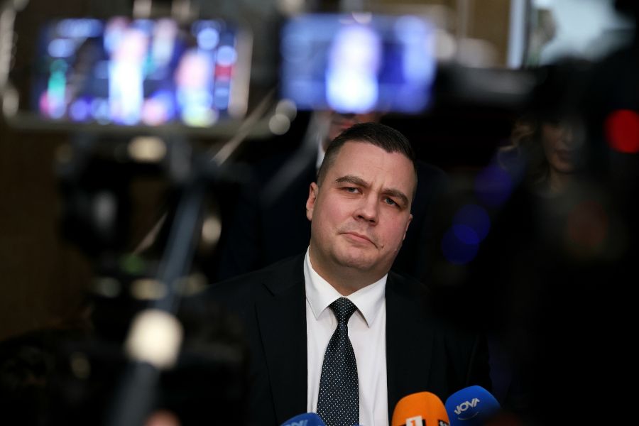 <p>"Има такъв народ" след края на консултациите.</p>