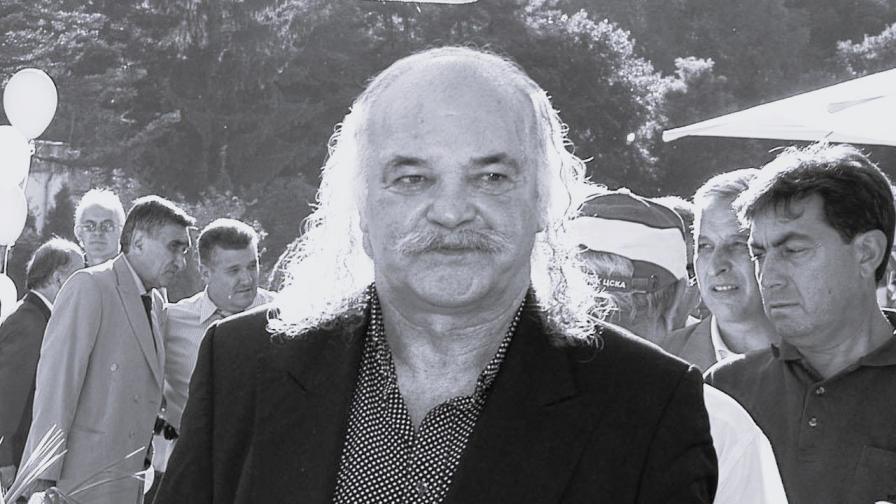 <p>Поклонението пред Боян Радев ще е в понеделник</p>