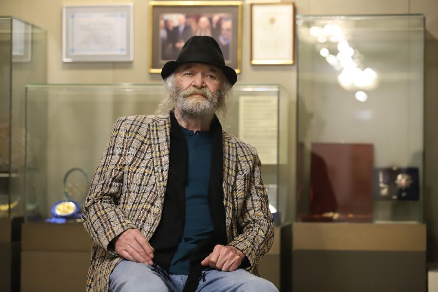 <p>Следите на Боян Радев...</p>