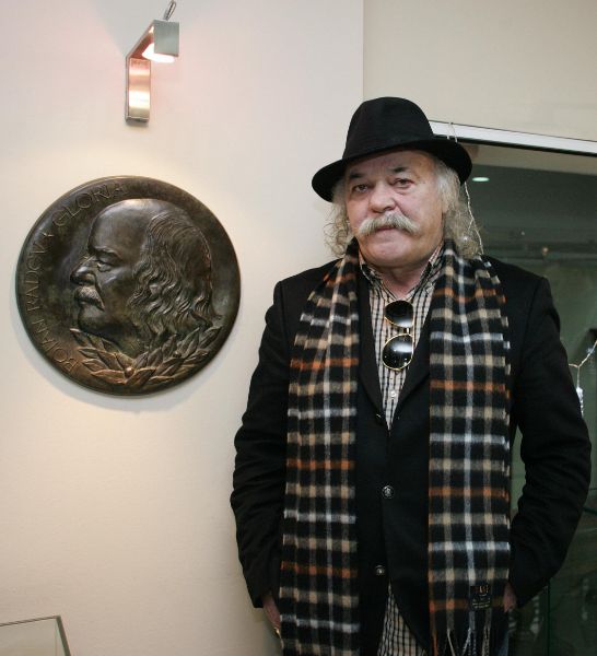 <p>Следите на Боян Радев...</p>