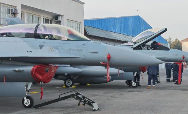 Защо Радев няма да купи нови ракети за изтребителите F-16