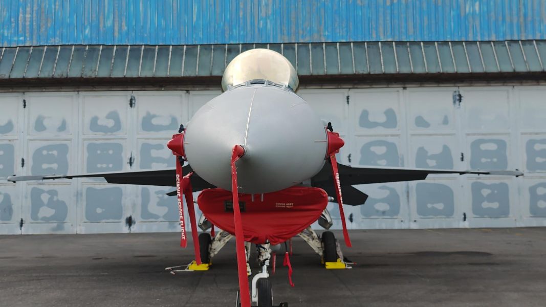 <p>България посрещна новите осем F-16.</p>