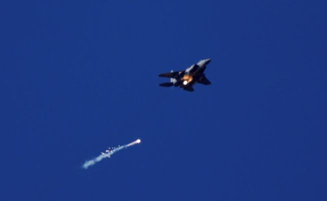 Израел нанесе въздушни удари в Ливан преди ключова среща за 