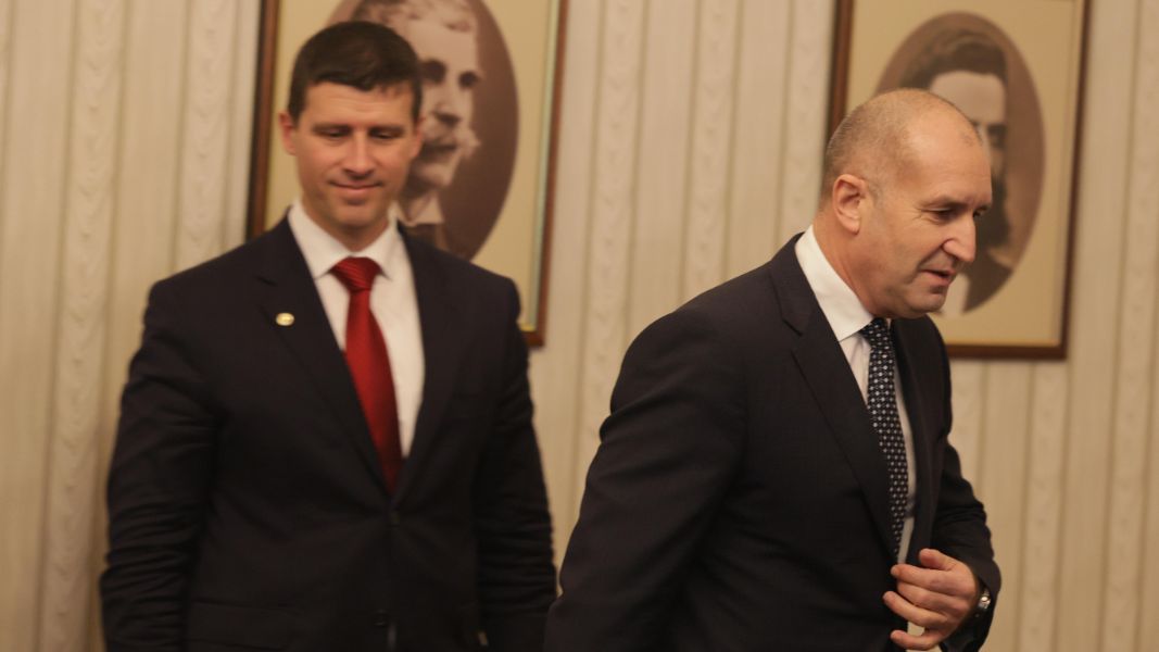 Последен кръг от консултации - "Величие" разговаря с президента Радев.