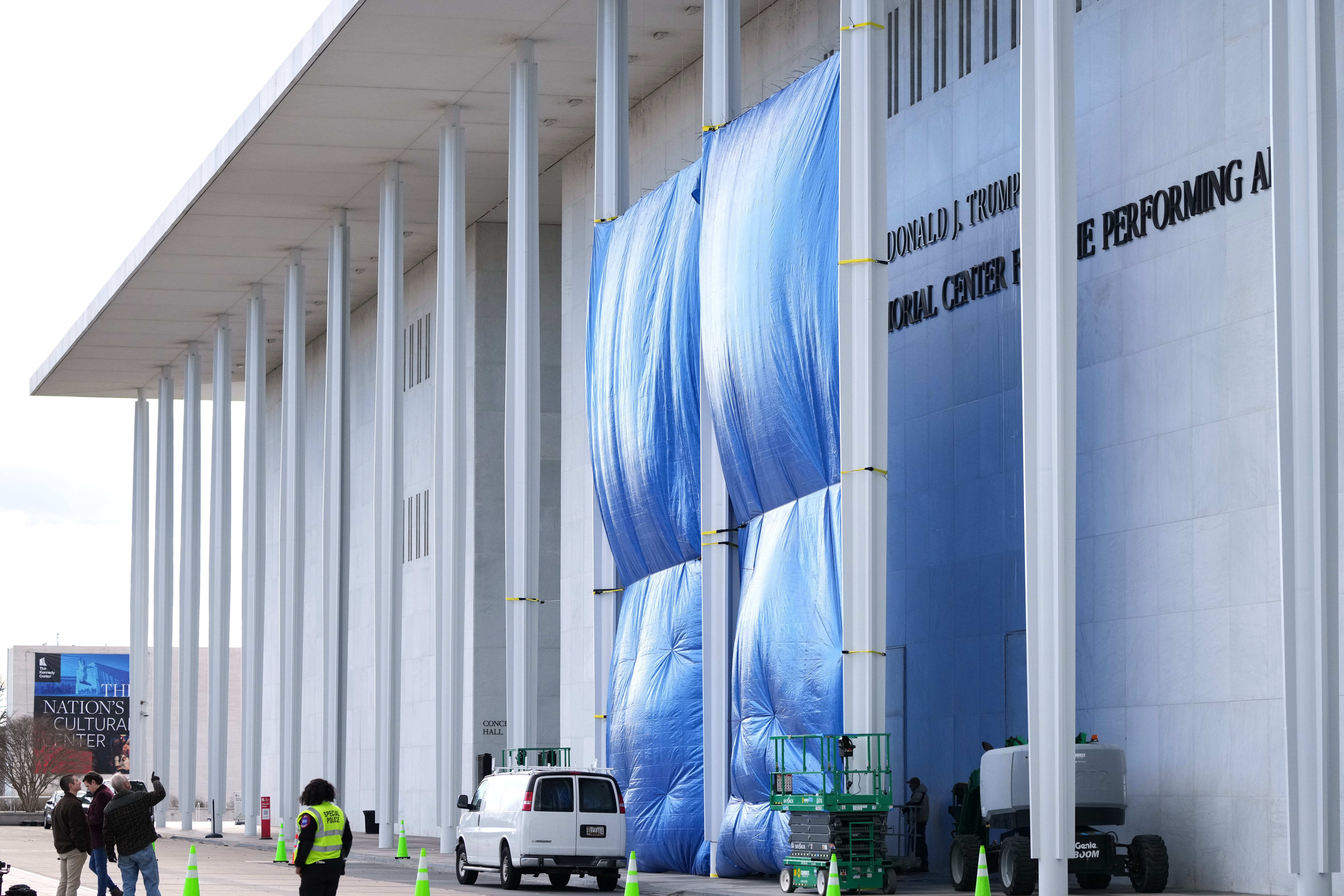 Центърът "Кенеди" вече се казва "Тръмп-Кенеди"