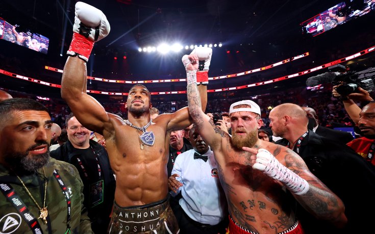 Антъни Джошуа се изпоти, но нокаутира здраво Джейк Пол в боксовото шоу в Маями! (видео + снимки)