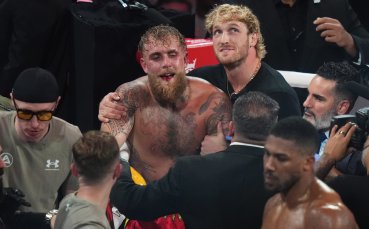 Тежки последици: Джейк Пол показа счупената си челюст от болницата (видео + снимка)