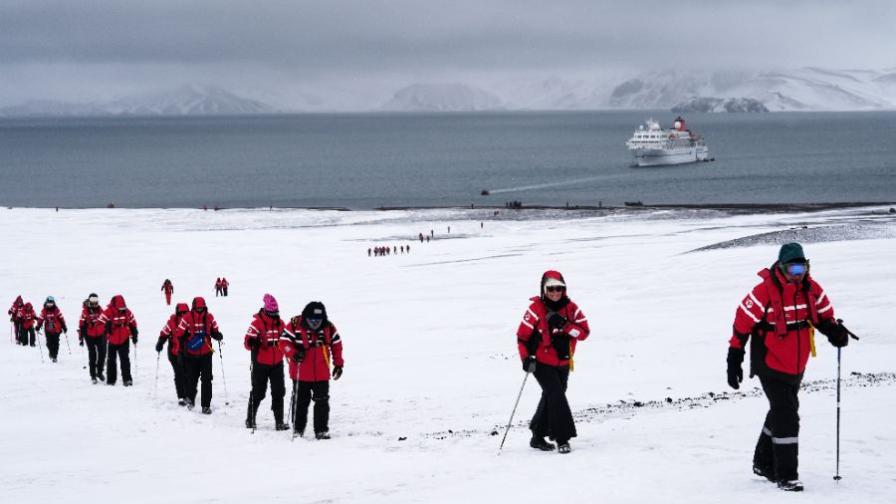Островите Ялур в Антарктида