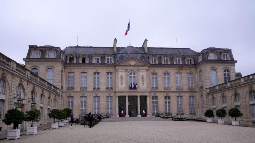 Служител на Елисейския дворец отива на съд за кражба от резиденцията на Макрон