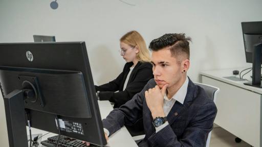 Работа за хора без опит: Как Zaplata.bg помага на начинаещите да намерят първа стабилна позиция