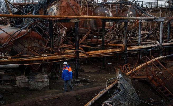 Русия атакува украинската нефтена и газова инфраструктура, спряха съоръжения