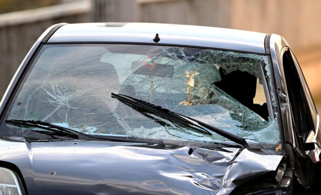 Шофьор с 2 месеца стаж катастрофира, загина 17-годишен