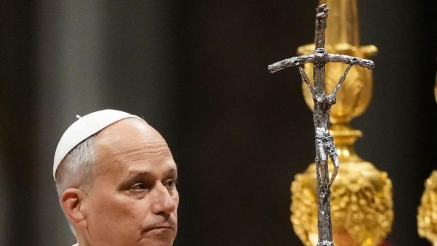 Папа Лъв по време на първата си коледна...