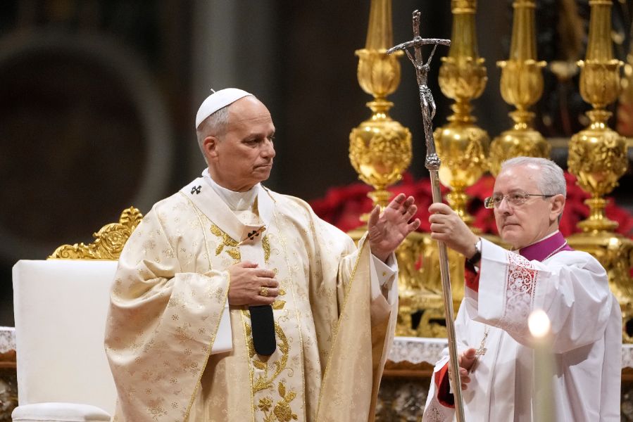 <p>Папа Лъв Четиринадесети отправи днес традиционната Коледна благословия "Урби ет Орби" ("Към Града и към света"), в която Светият отец обикновено споменава глобалните конфликти, предаде Ройтерс.</p>