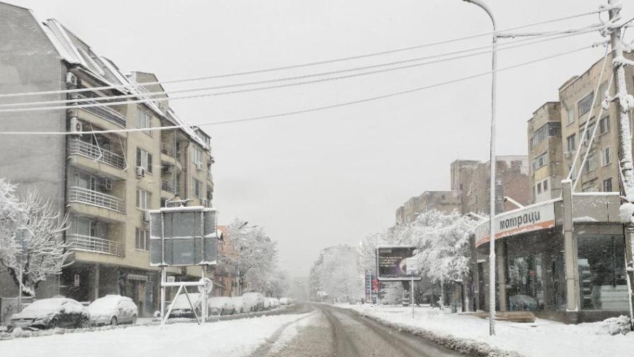 Коледен сняг покри части от България...