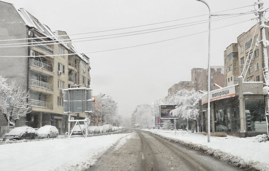 <p>Коледен сняг покри части от България - гледки от празничния ден</p>