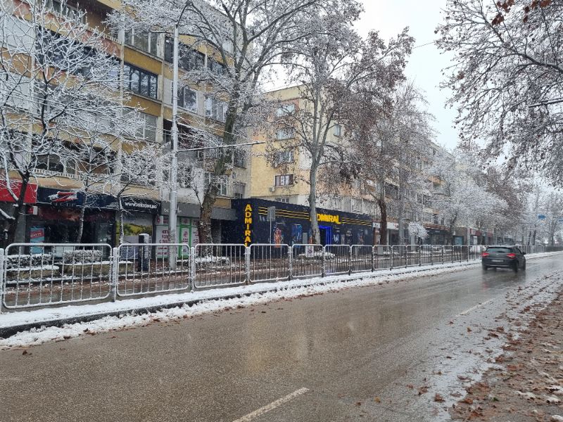 <p>Коледен сняг покри части от България - гледки от празничния ден</p>