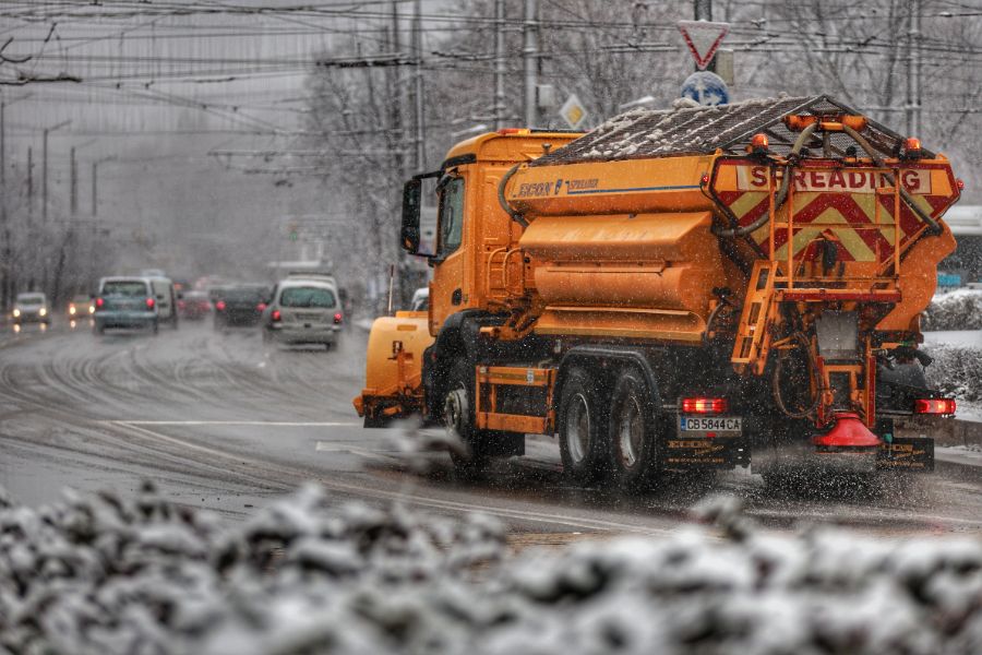 <p>Коледен сняг покри части от България - гледки от празничния ден</p>