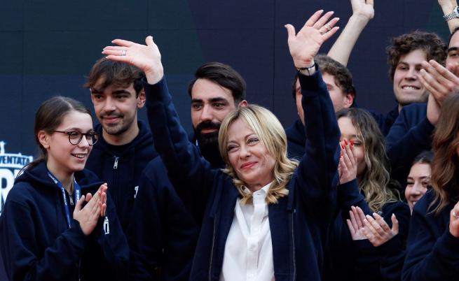 Мелони отправи две коледни послания към сънародниците си