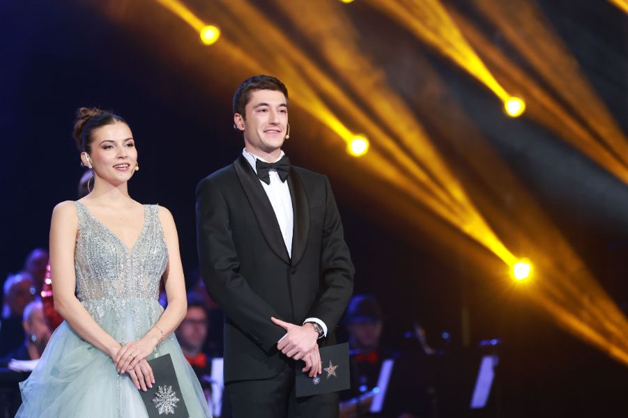 <p>Благотворителният концерт &bdquo;Българската Коледа&ldquo; и тази година събра на едно място обичани български изпълнители и млади музикални таланти. Концертът се провежда за 23-та поредна година и е под патронажа на президента Румен Радев и съпругата му Десислава Радева.</p>