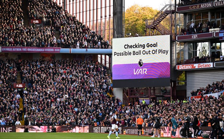 ФИФА провежда тестове на нови системи за аут и засада