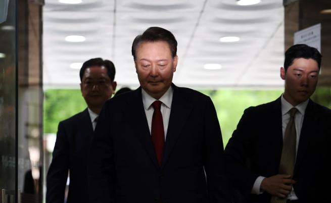 Поискаха 10 г. затвор за Юн Сук-йол за възпрепятстване на опитите да го арестуват