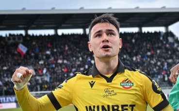 Още един клуб гледа към Янис Карабельов