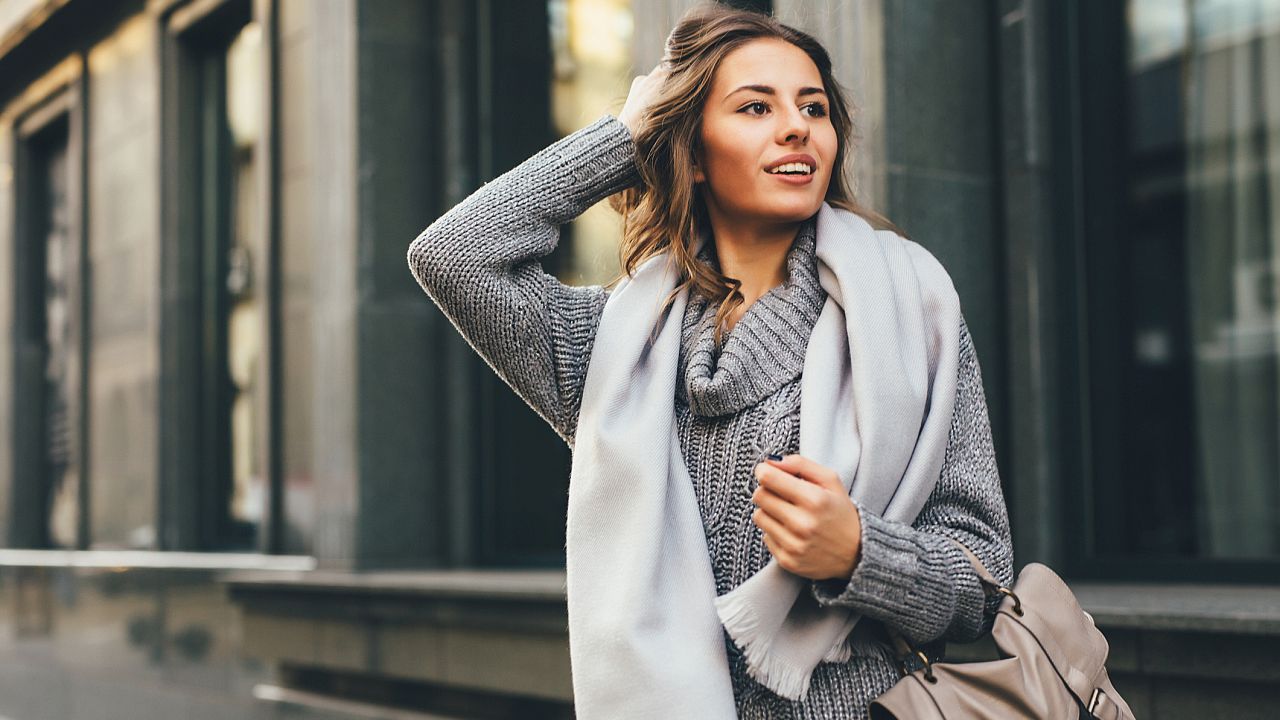 <p><strong>Октомври &ndash; Сиво</strong></p>

<p>Ретроградната Венера в Скорпион и ретроградният Меркурий в Скорпион настъпват през вашия месец на раждане. Родените през октомври ще трябва да се придържат към граници и ограничения през 2026 г., което прави сивото най-подходящият цвят, който да ви напомня да останете &bdquo;в своята лента&ldquo;.&nbsp;</p>