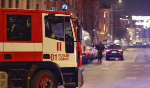 Пожар в блок в София, евакуираха 20 души