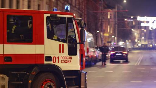 Пожар в блок в София, евакуираха 20 души