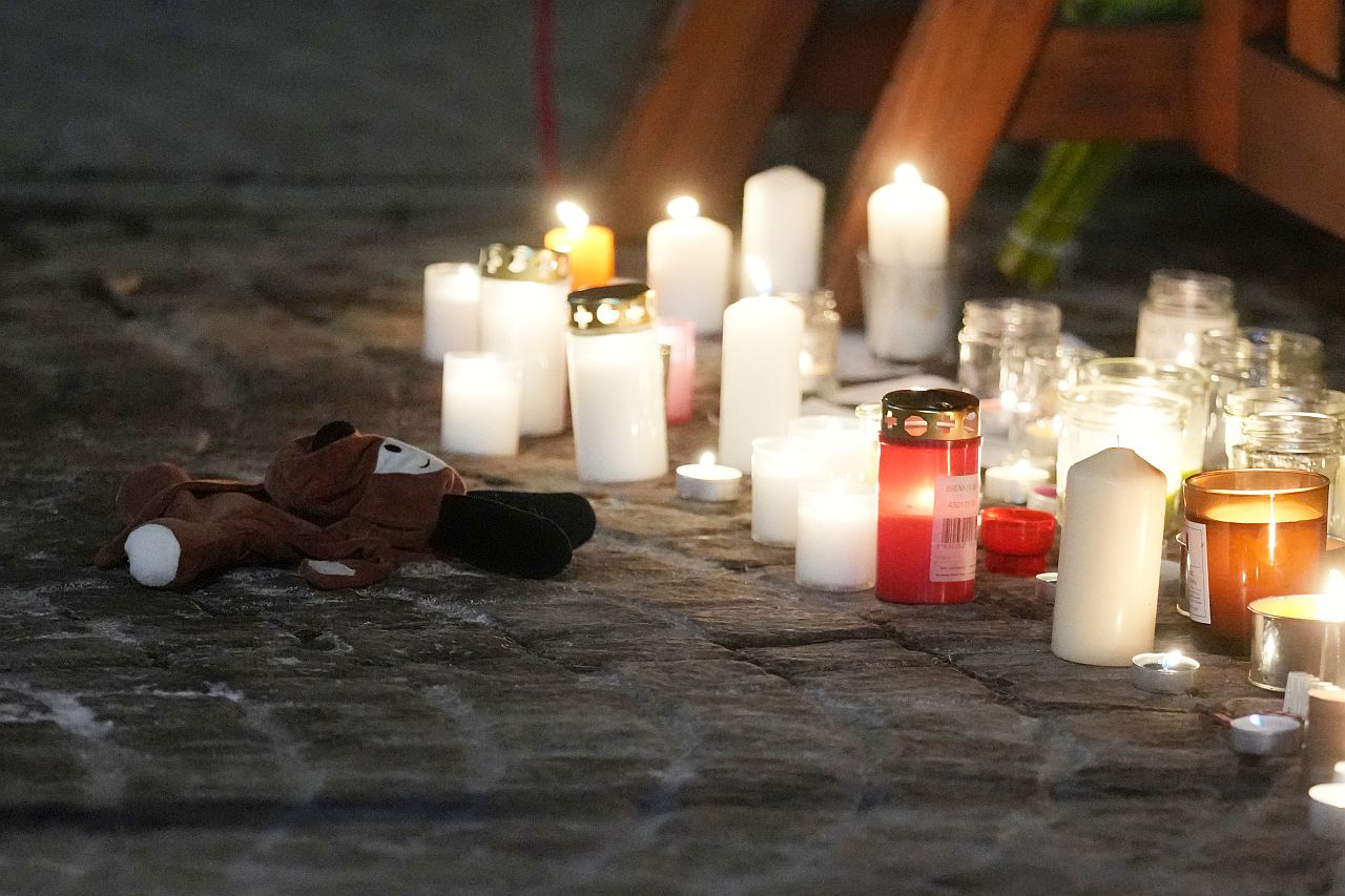 <p>Около 1:30 ч. местно време на 1 януари в сутерена на &bdquo;Льо Констеласион&ldquo; &ndash; популярно заведение, разположено в центъра на алпийския курорт Кран Монтана, избухва пожар. Загинали са около 40 души, а ранените са над 100.</p>