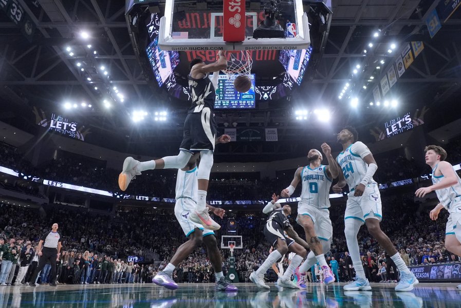 Милуоки Бъкс Шарлът Хорнетс1