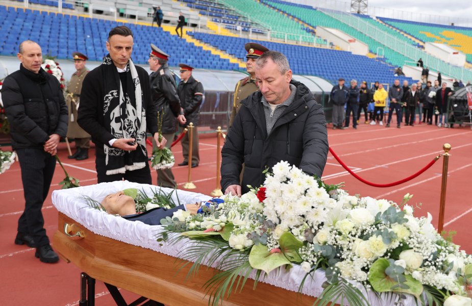 Поклонение пред Димитър Пенев1