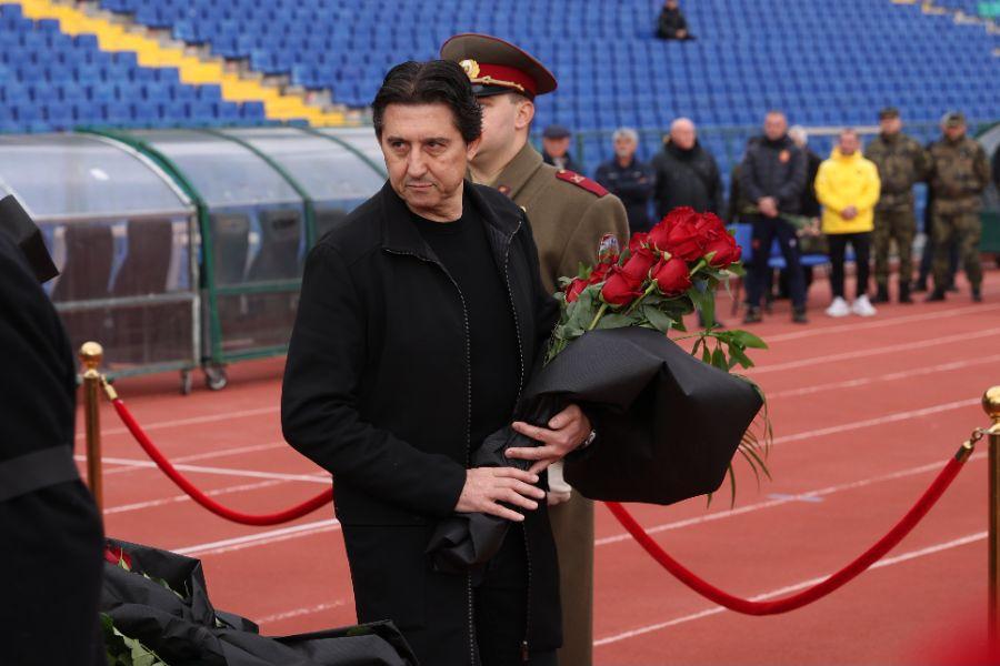 България се прощава с легендарния футболен треньор Димитър Пенев1