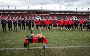 Локомотив София започна подготовка с минута мълчание