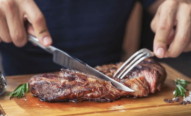 Загадката на най-древния ген: Защо някои хора имат нужда от повече месо, за да спасят паметта си?