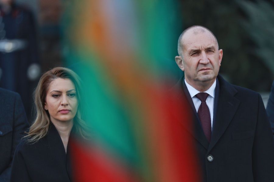 <p>Пред паметника на Незнайния воин в София беше отслужен традиционният богоявленски водосвет на бойните знамена, флаговете и знамената-светини на Българската армия.</p>