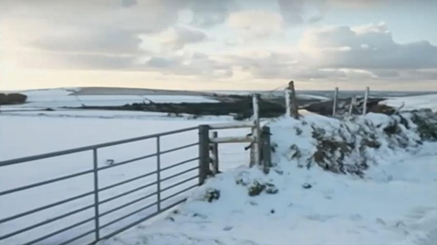 Зимна буря парализира Великобритания, идва към Балканите