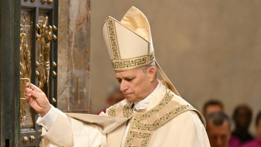 Секс, лъжи и църковни милиони: Папа Лъв XIV отстрани епископ заради посещения в бордеи