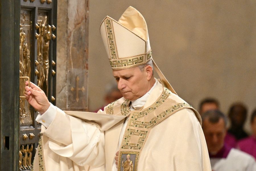 Секс, лъжи и църковни милиони: Папа Лъв XIV отстрани епископ заради посещения в бордеи