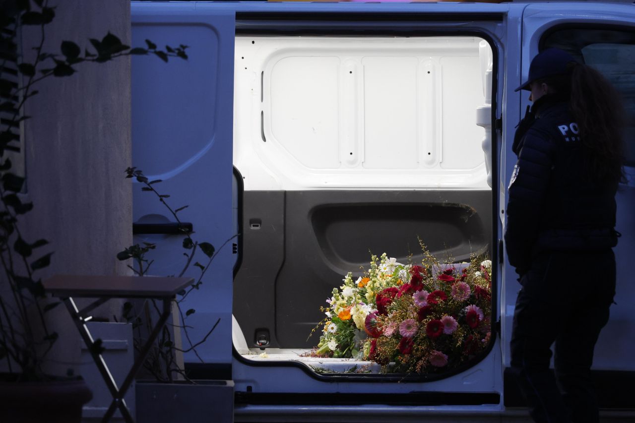 <p>Френската киноикона Брижит Бардо ще бъде погребана в родния ѝ град Сен Тропе. Скромното изпращане в последния ѝ път ще отрази нейната дългогодишна любов към животните, както и крайнодесните ѝ политически възгледи.</p>