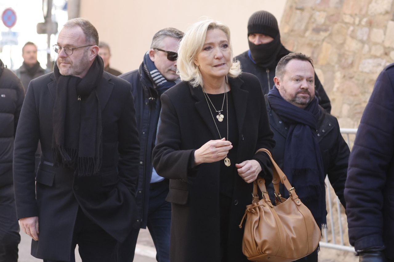 <p>Френската киноикона Брижит Бардо ще бъде погребана в родния ѝ град Сен Тропе. Скромното изпращане в последния ѝ път ще отрази нейната дългогодишна любов към животните, както и крайнодесните ѝ политически възгледи.</p>