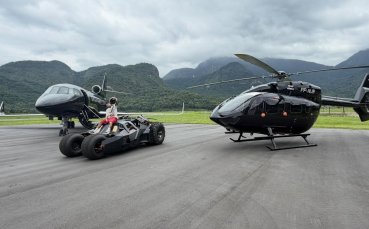 Неймар показа батмобил, хеликоптер и самолет за 50 млн. евро