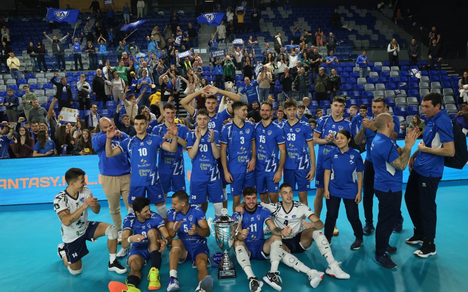 Волейболният Левски победи Фридрихсхафен, но отстъпи в златния гейм и отпадна