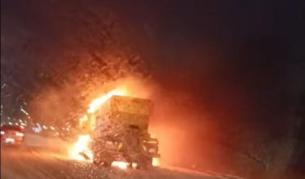 Снегорин пламна на Северната тангента в София, образува се километрично задръстване