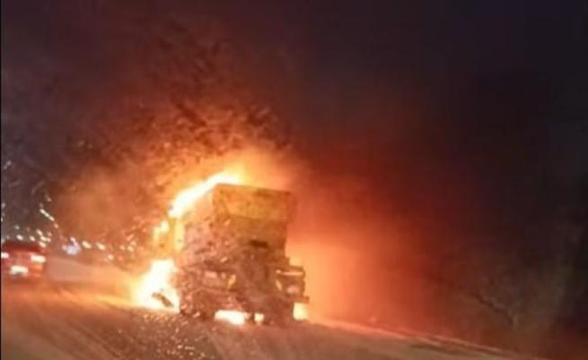 Снегорин пламна на Северната тангента в София, образува се километрично задръстване