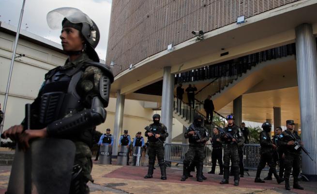 Самоделна бомба рани депутат в парламента на Хондурас