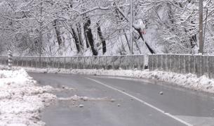 Близо 500 снегорина обработват републиканските пътища